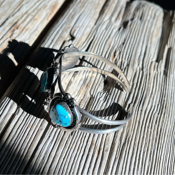Vintage Navajo Turquoise Sterling Silver Cuff, Artist Marked - Picture 8 of 13